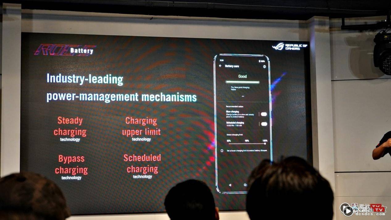 出门｜‘ ROG Phone 5 ’黑白两色超杀登场！全新点阵设计有够炫炮！全球首款 18GB RAM 的 ROG Phone 5 Ultimate 也来啦